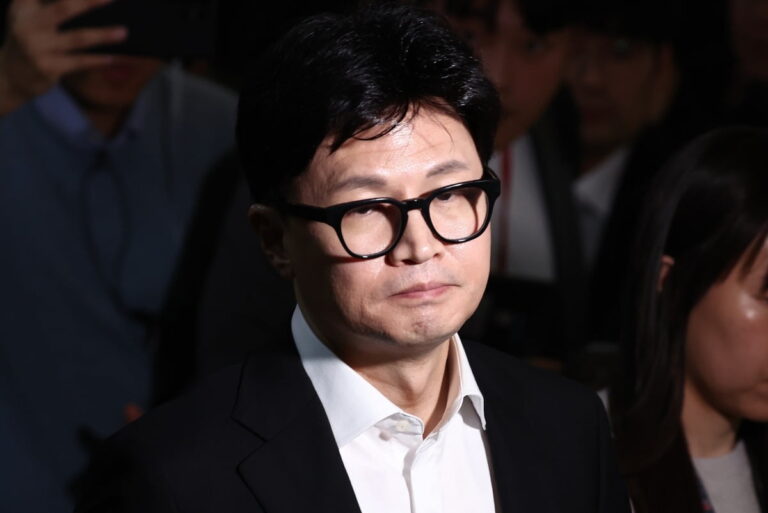 [속보] 한동훈 사퇴 "당대표직 내려놓습니다"