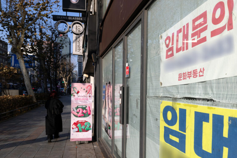 “시험 응시자 수 8년 만에 최저” 줄폐업 이어지고 있다는 업계 현황